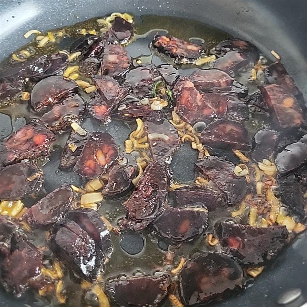 huevos con morcillas